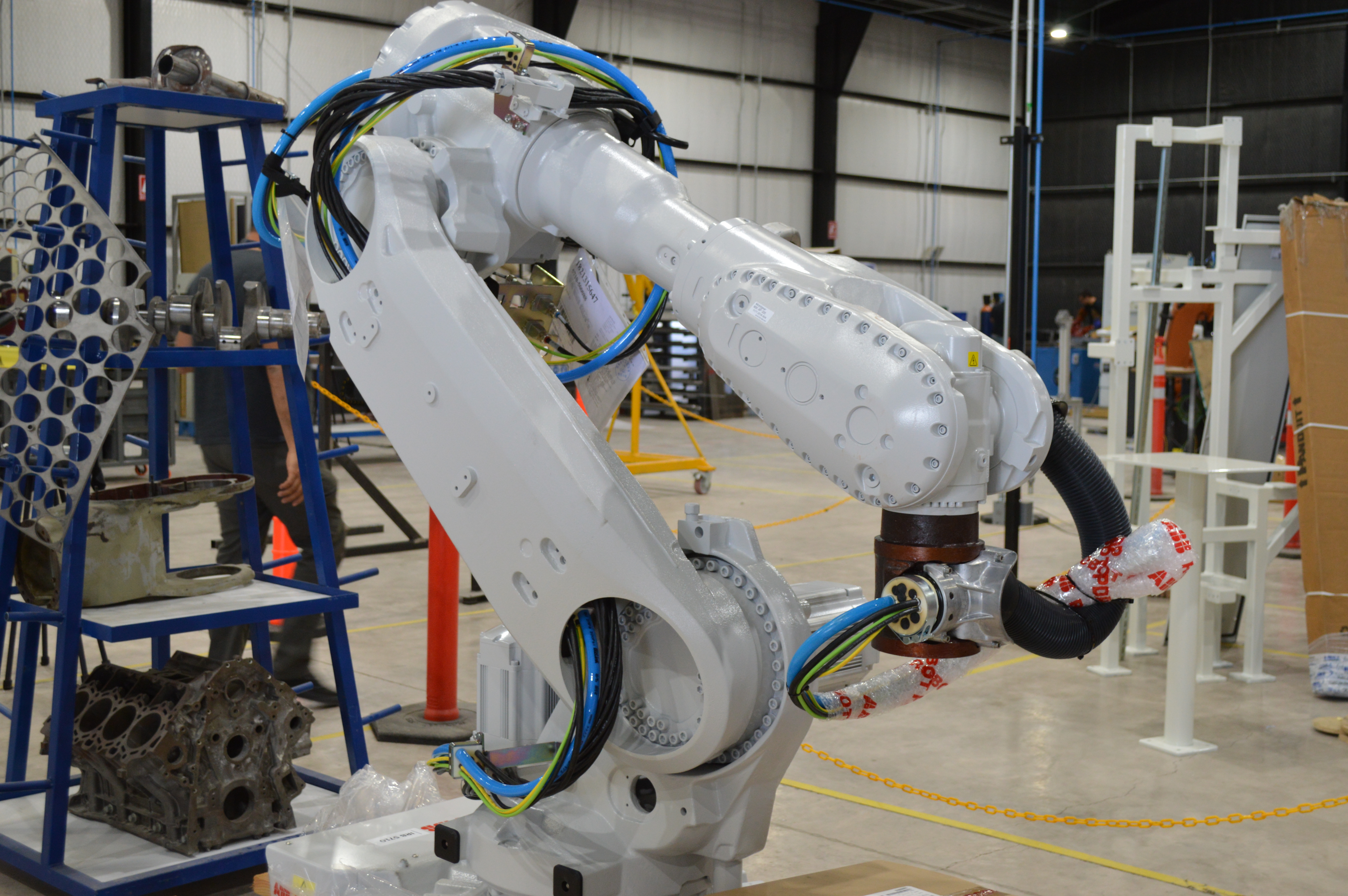 Robot industrial en celda